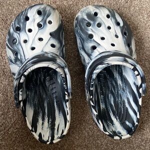 Crocs tie dye